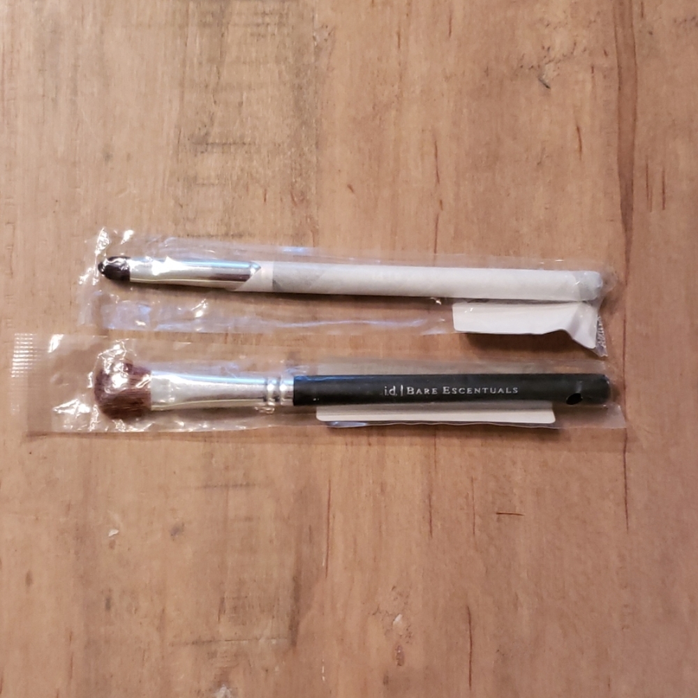 Set of 2 Bare Escentuals Eye Makeup Brushes
